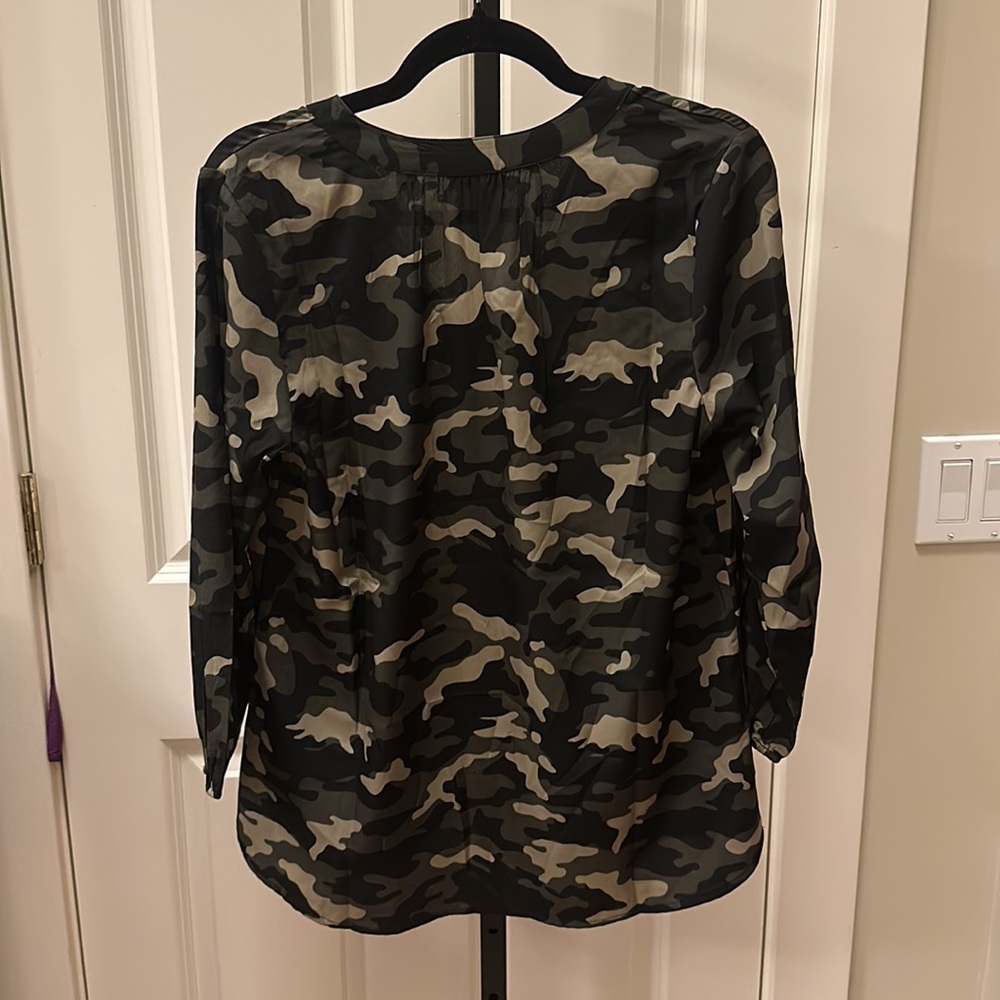 Colleen Lopez Embroidered Camo Top NEW - Picture 8 of 8